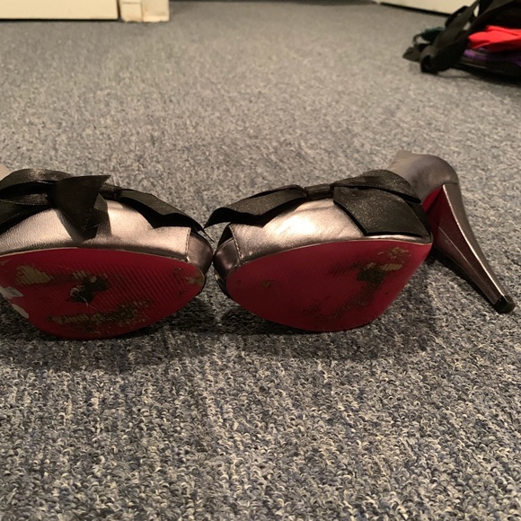 Paris Hilton silver heels - Picture 8 of 8